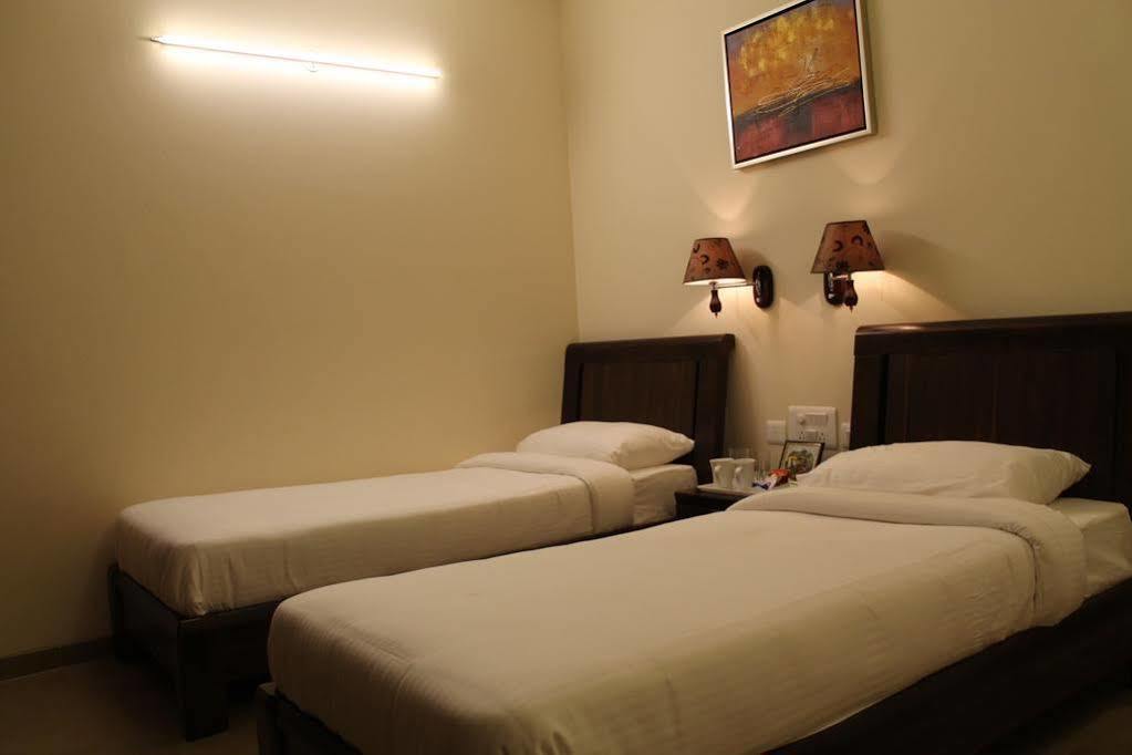 Veera Strand Park Serviced Apartments Калангут Экстерьер фото