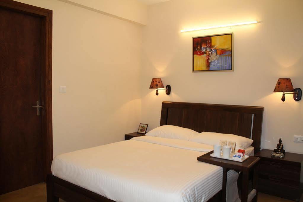 Veera Strand Park Serviced Apartments Калангут Экстерьер фото